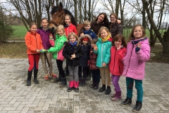 Viele Happy Girls bei der Pony-Freizeit Ostern 2015